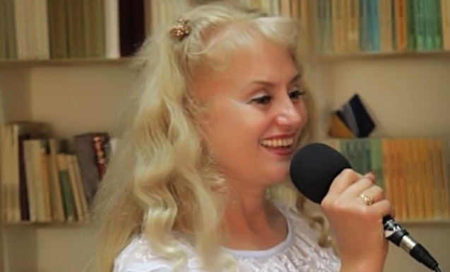 Muzică, flori și poezie – „Coroana de Spini a Luminii” a fost lansată